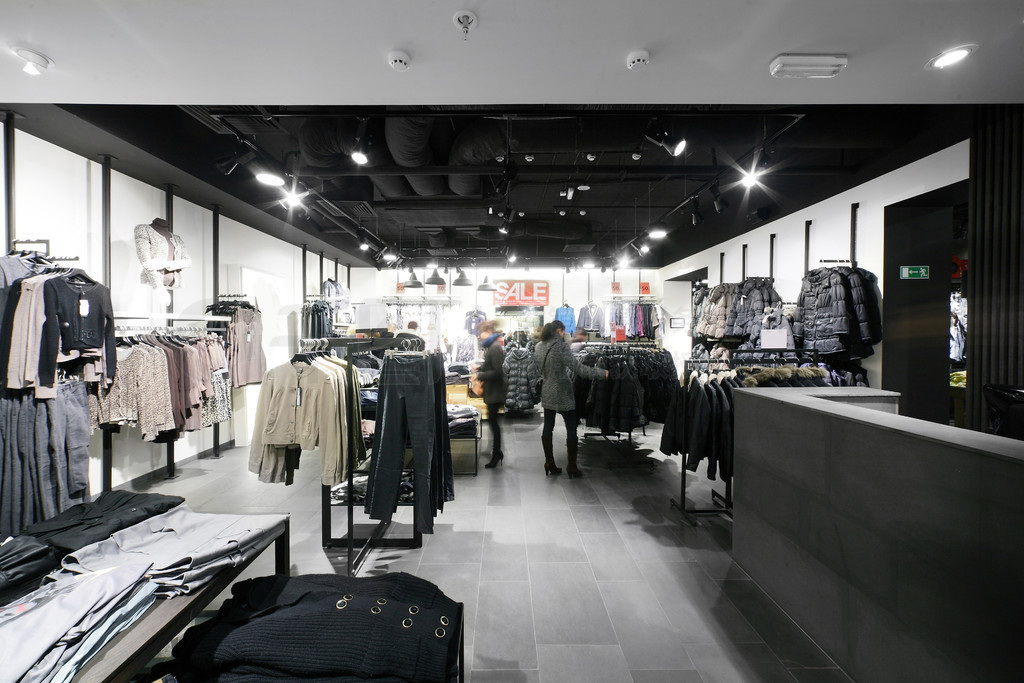探訪歐洲復古服裝店 在時間褶皺里尋找獨特的精致感